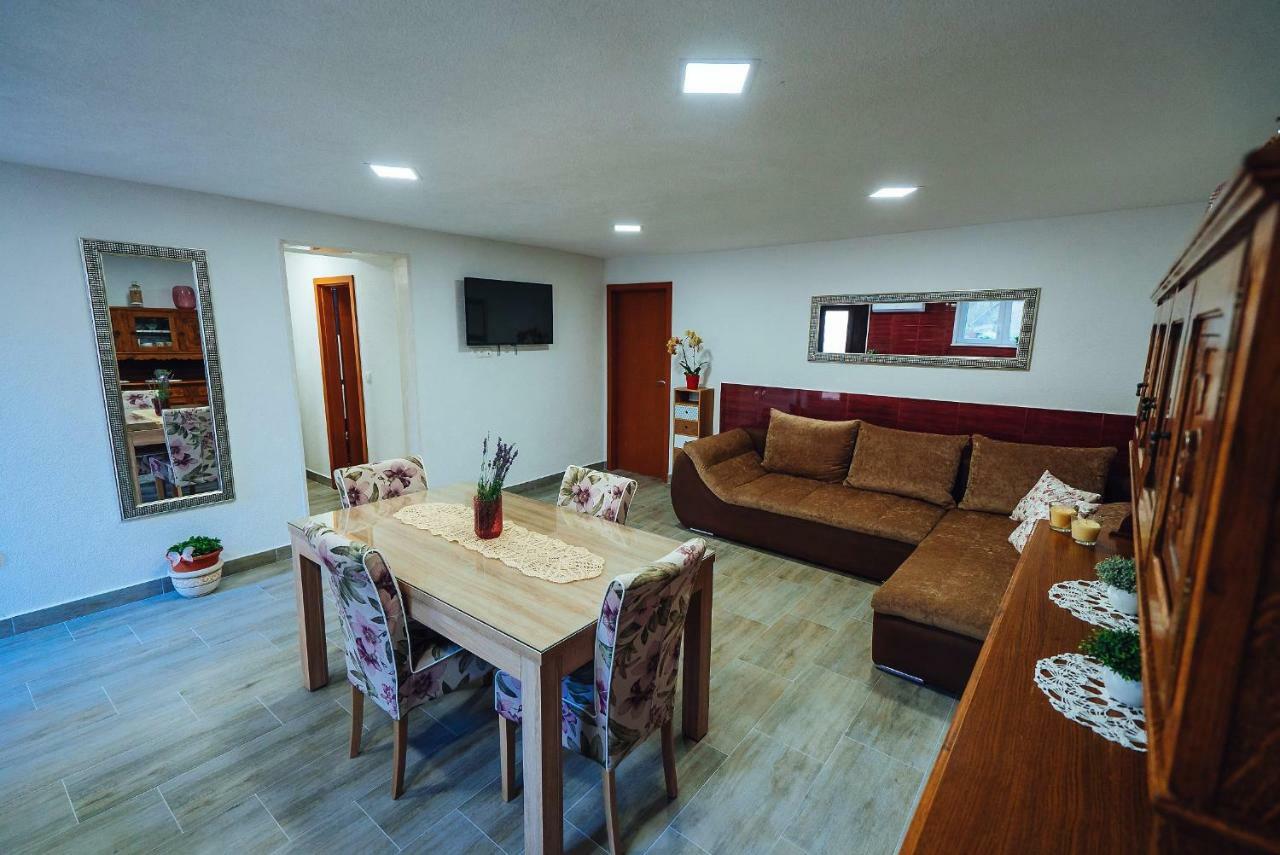 דירות ספליט Apartman Kristina מראה חיצוני תמונה